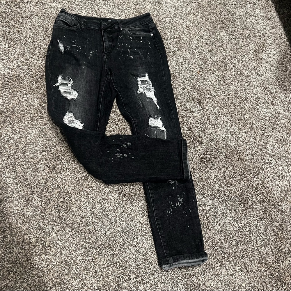 Judy Blue Distressed Capris